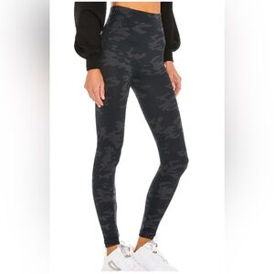 SPANX look at me now Camouflage Leggings activewear Excellent Condition